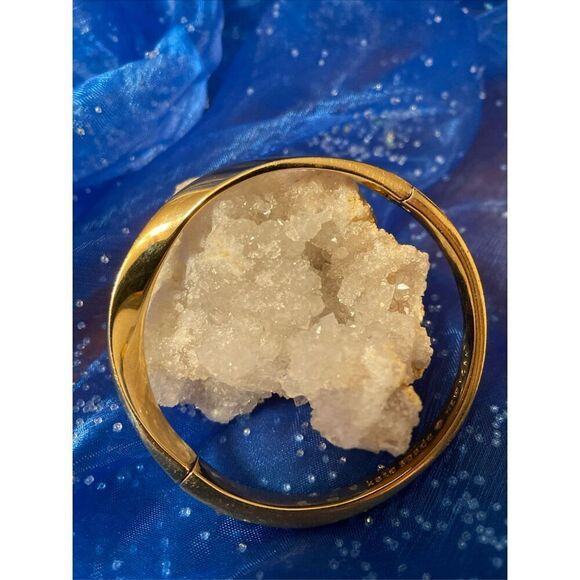 EUC Kate Spade Gold Tone Do The Twist Hinged Bangle Bracelet size 6.75 - Picture 5 of 10